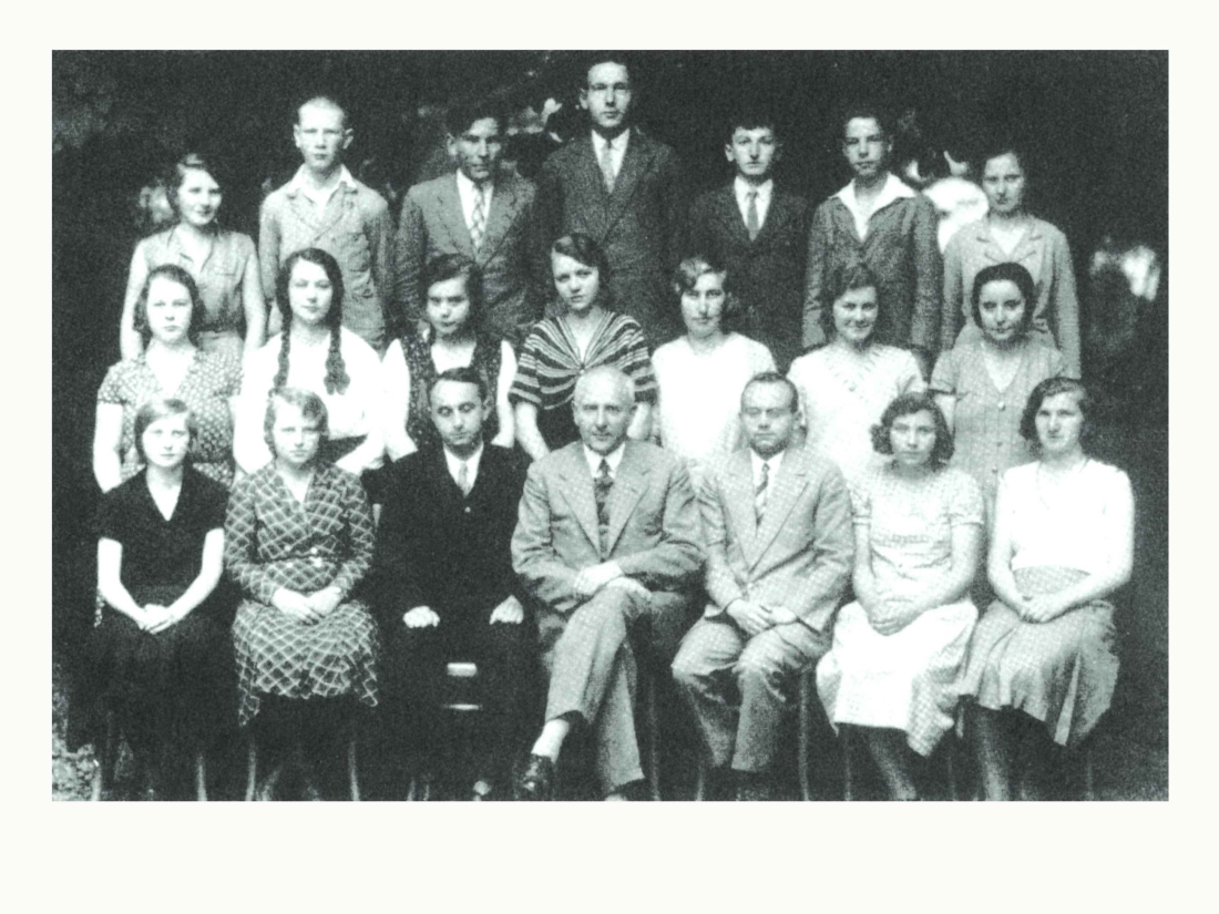 Abschlussklasse der Handelsschule im Schuljahr 1932/1933 unter Dir. Hans Donawell