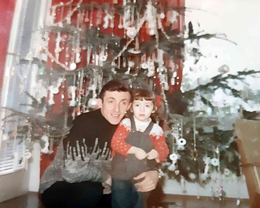 Unterm Christbaum: Weihnachten bei Fam. Steurer (Wienerstraße 76