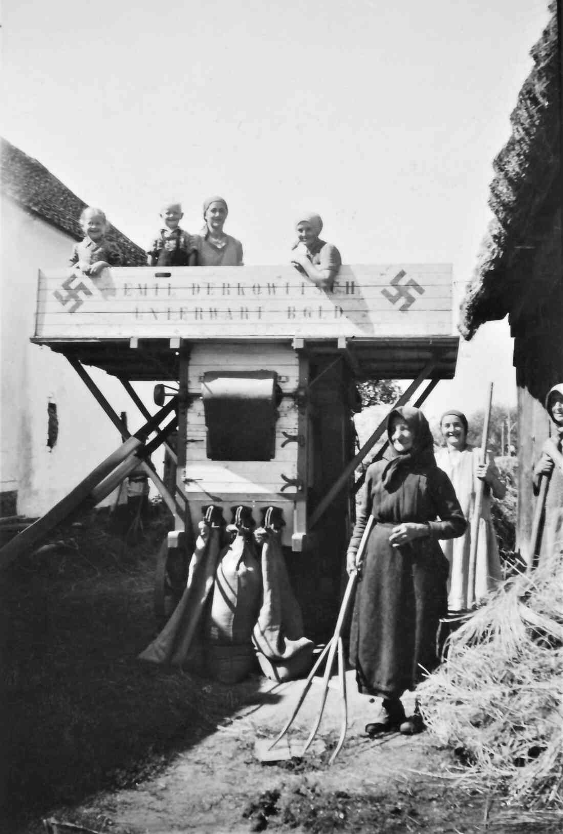 Drescharbeiten im Haus Steinamangererstraße 122 - jetztiges Haus Fam. Kelemen