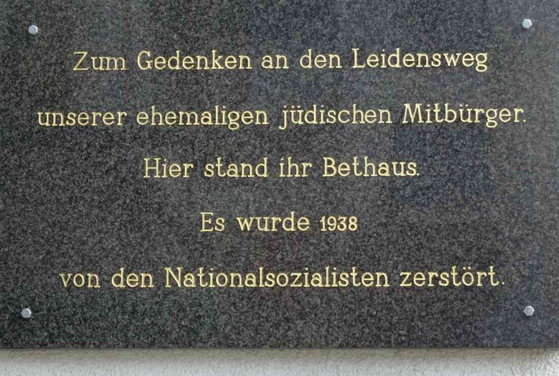 Gedenktafel an die jüdischen Opfer des Nazionalsozialismus - Feuerwehrhaus/Zentralmusikschule - Ambrosigasse 13