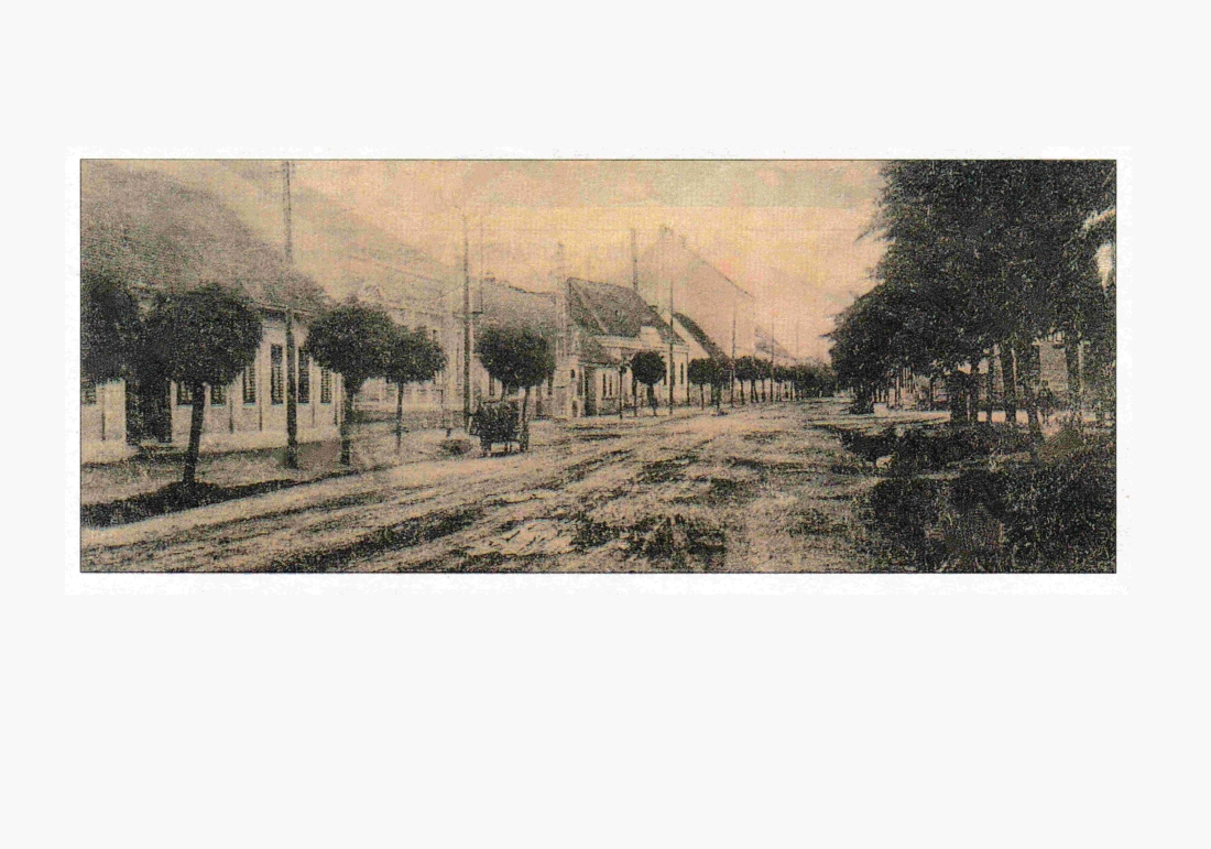 Blick gegen Westen auf die Häuserzeile Hauptplatz 4 und 2 sowie die anschließende Wienerstraße