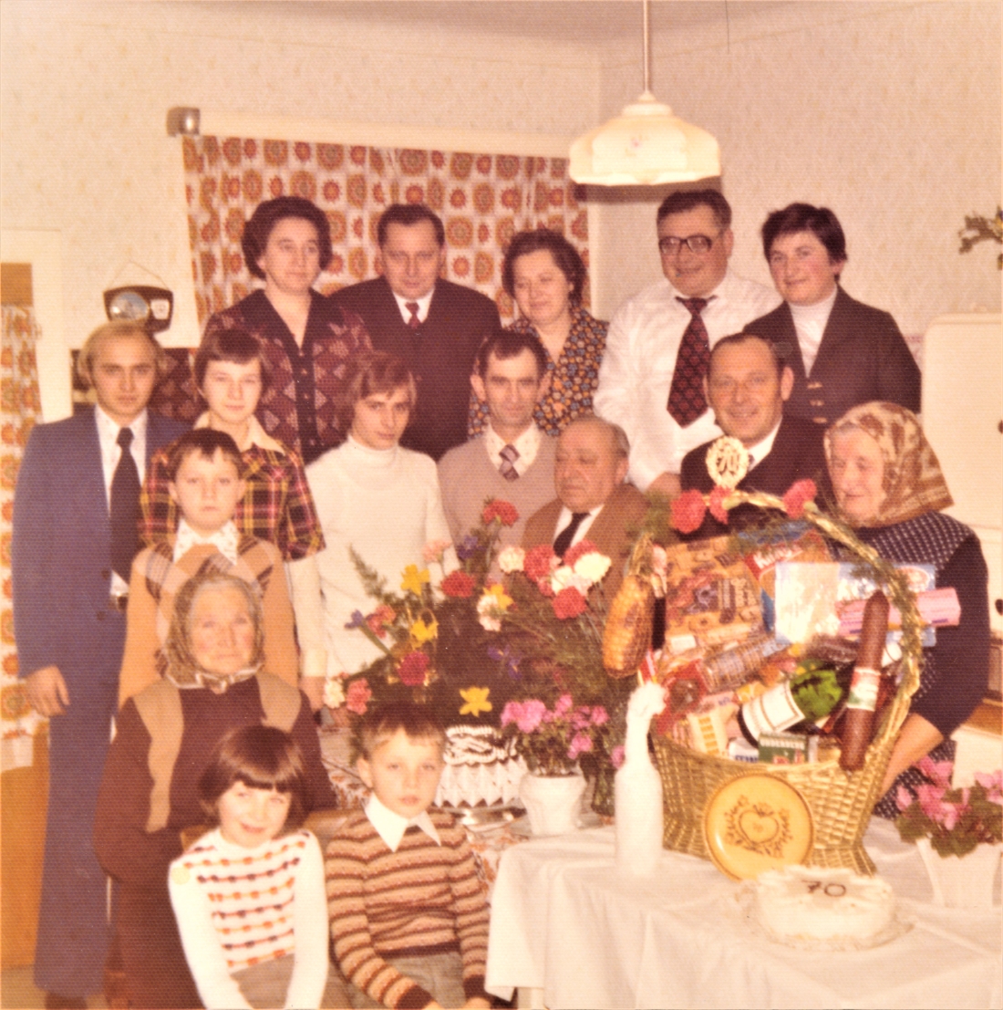 Geburtstagsfest zum 70-er Elisabeth Tölly (geb. Baliko, *1906 / +1993): Familienfoto