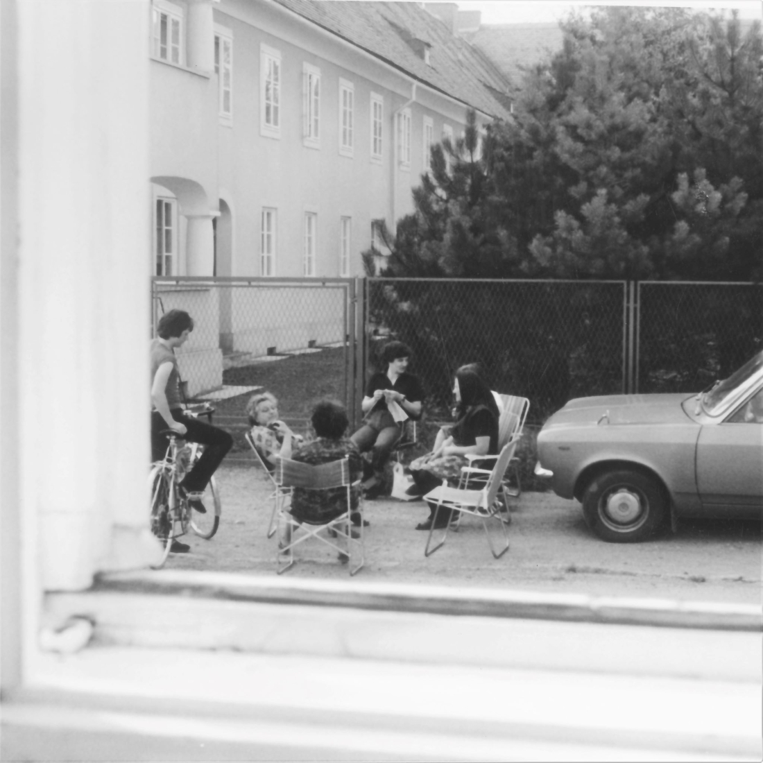 "Feierabendidylle" in der Andreas Hofergasse (Südtiroler-Siedlung) - Selmes