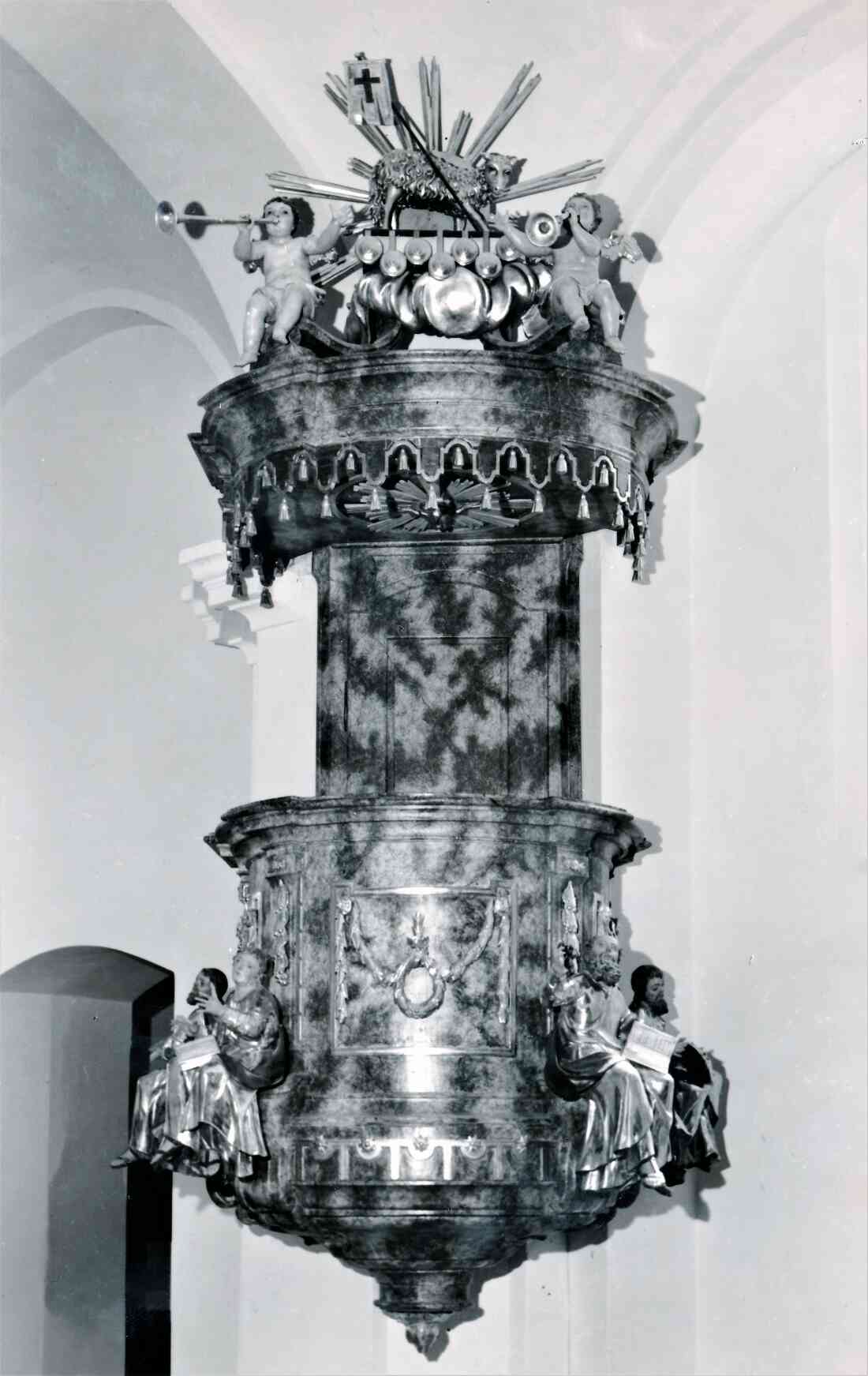 Röm. kath. Pfarre: die Kanzel in der Aufbahrungskirche Maria Himmelfahrt