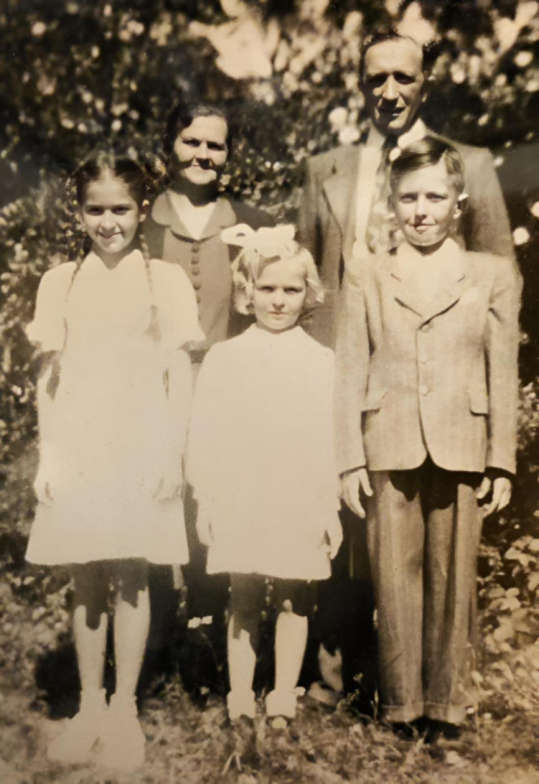 Familie Josef Miklos (*1909/+1994) und Theresia Miklos (geb. Gaal, *1906/+1992) - OW 89 / Steinamangererstraße 49