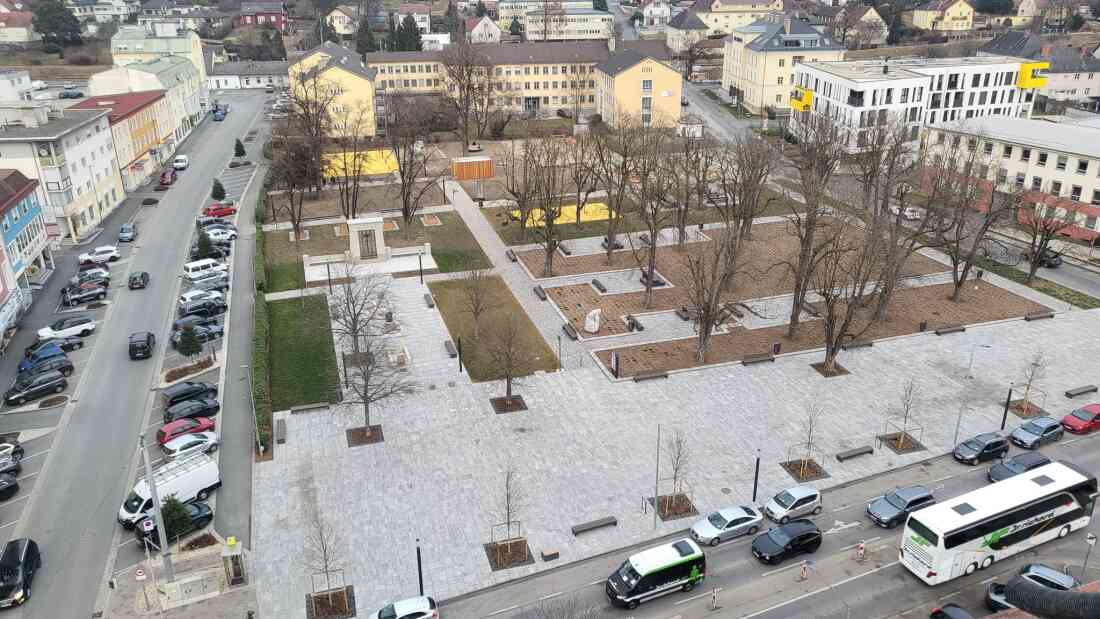 Blick vom 10. Stock des " H 2 " gegen Nord-Osten