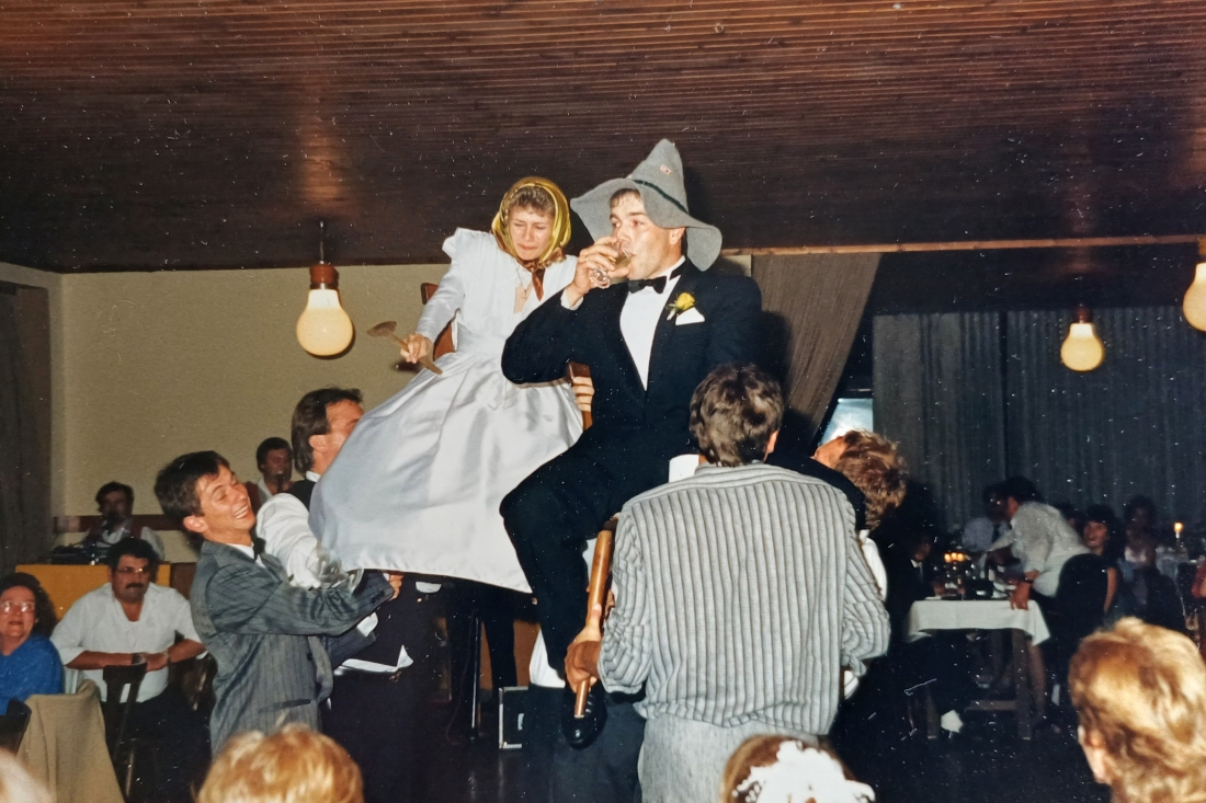 Hochzeit Dagmar Ritter und Georg Rosner: „Ummafedern“ im Gasthaus Petschinger (Rotenturm)