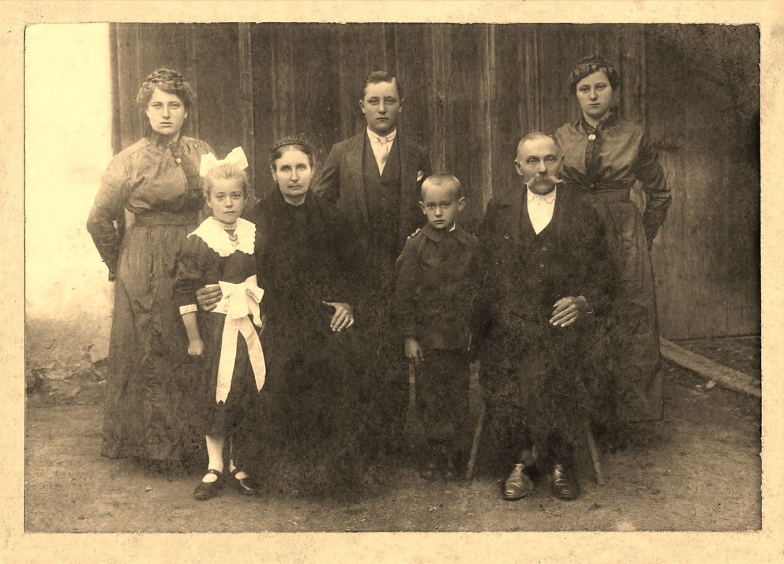 Familie Marton und Eszter Kantor (OW 401 / Grazerstraße 100)