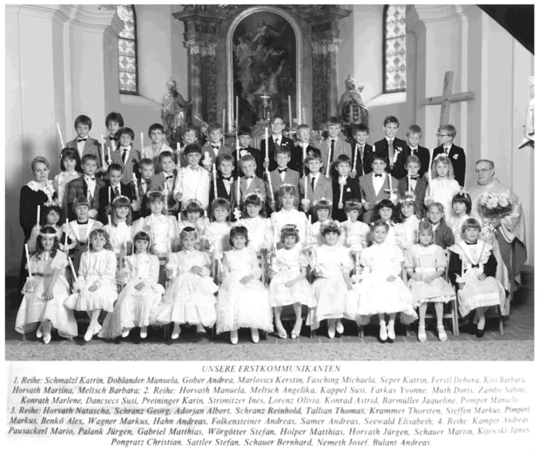 Erstkommunion: Pfarrer, ErstkommunikantenInnen und Religionslehrerinnen (Steszgal/Schwarz/Tomissser)