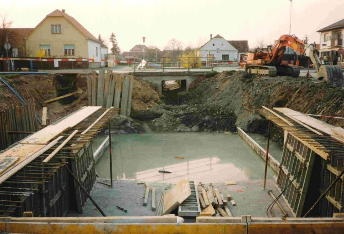 Überbauung und Neugestaltung im Verlauf des Wehoferbaches: Bereich Grazerstraße in Richtung NW