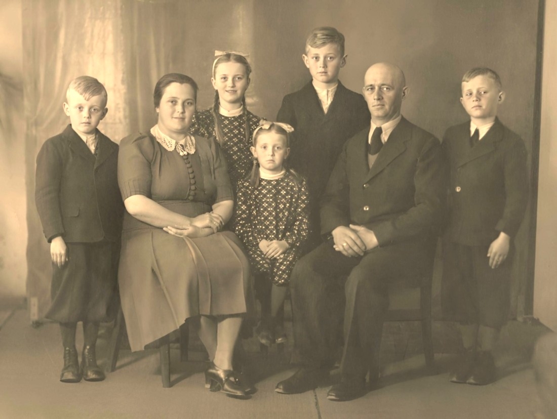 Familie Friedrich Obojkovits sen. (*1907/+1962) und Juliane Obojkovits (geb. Gaal, *1911/+1956)