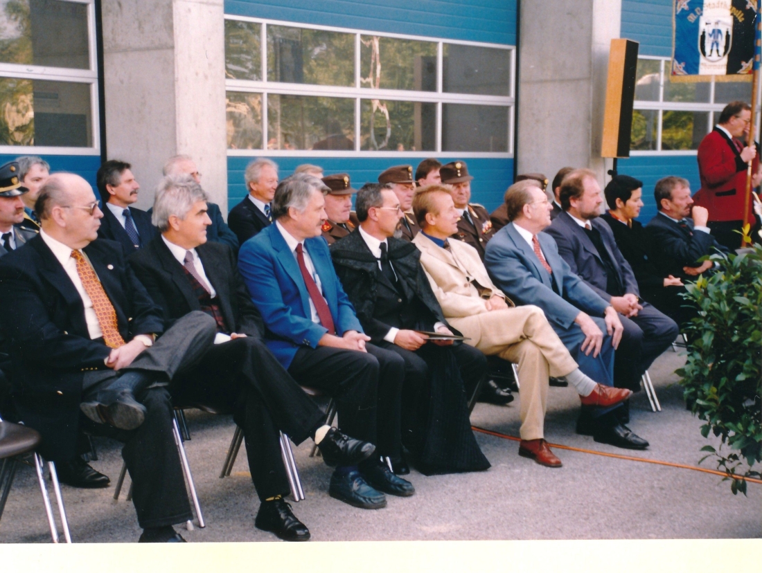 Feuerwehr: Fahrzeugweihe 2000 - TLFA 4000 und KAT-LKW - die Ehrengäste (Linzer/Seifner/Kisza/Guthy/Schweitzer/Racz/Pongracz/Gottweis/Heiling/Holper)