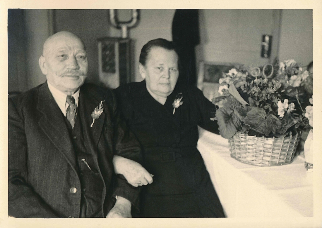 Goldene Hochzeit: Josef Kasper (Sattler und Tapezierer; *1882 / +1963) und Wilhelmine Kasper (geb. Hermann, *1885 / +1957) am 27.Jänner 1956