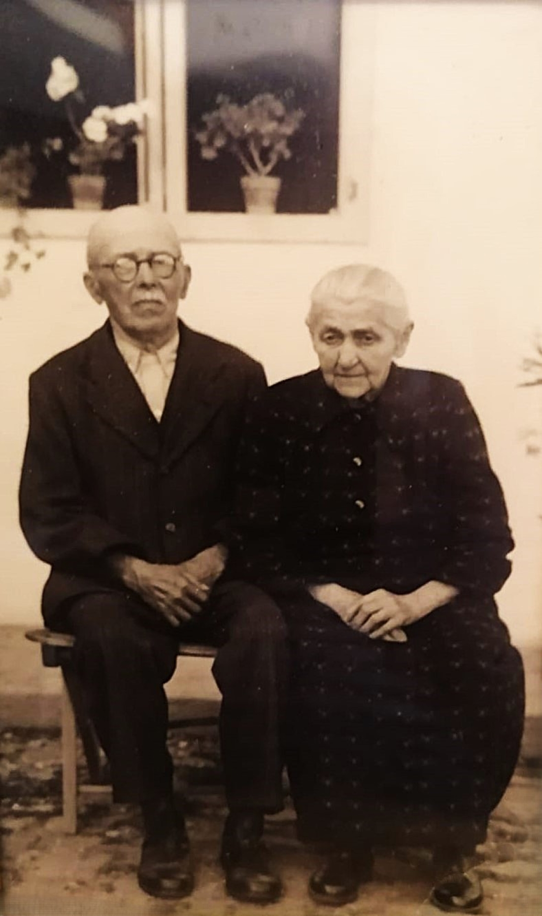 Ehepaar Johann Hermann (Huf-und Wagenschmied, *1878/+1958) und Theresia Hermann (geb. Unger, *1881/+1961) - OW 109 / Steinamangererstraße 28