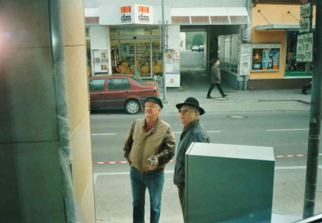 Raiffeisenbank (Geschäftslokal Wienerstraße 5): Hr. Mareich und Hr. Seper interessieren sich für den Umbau 1997