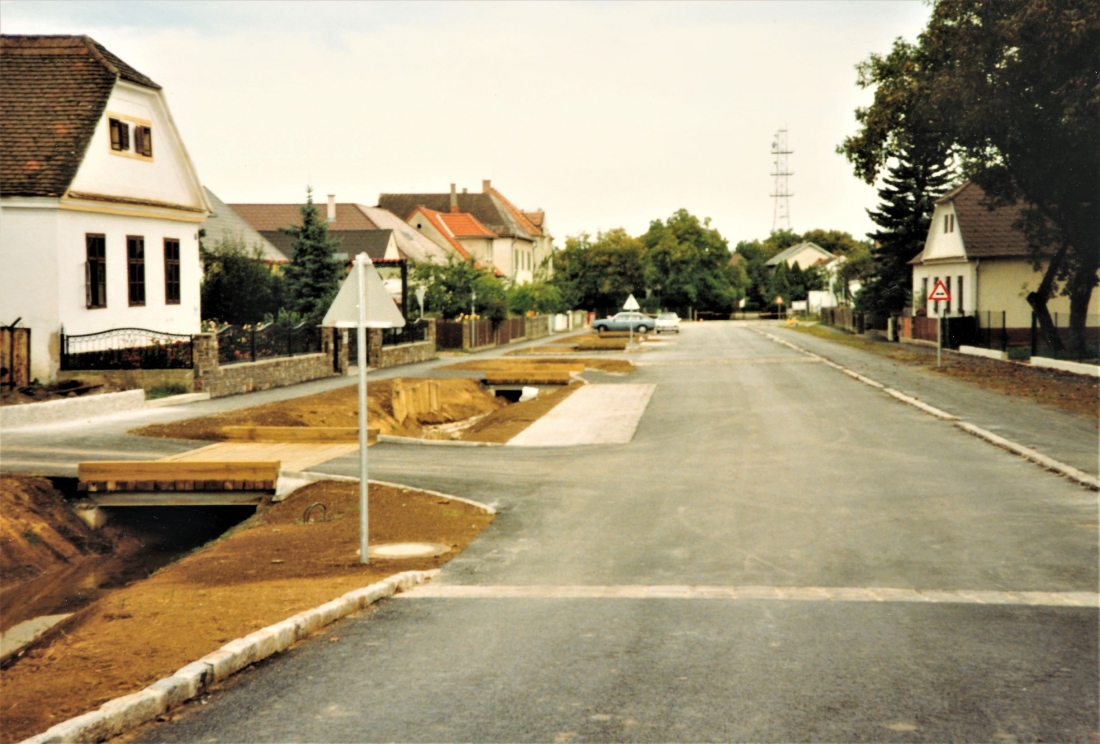 Überbauung und Neugestaltung im Verlauf des Wehoferbaches: Bereich Roseggergasse Richtung SO