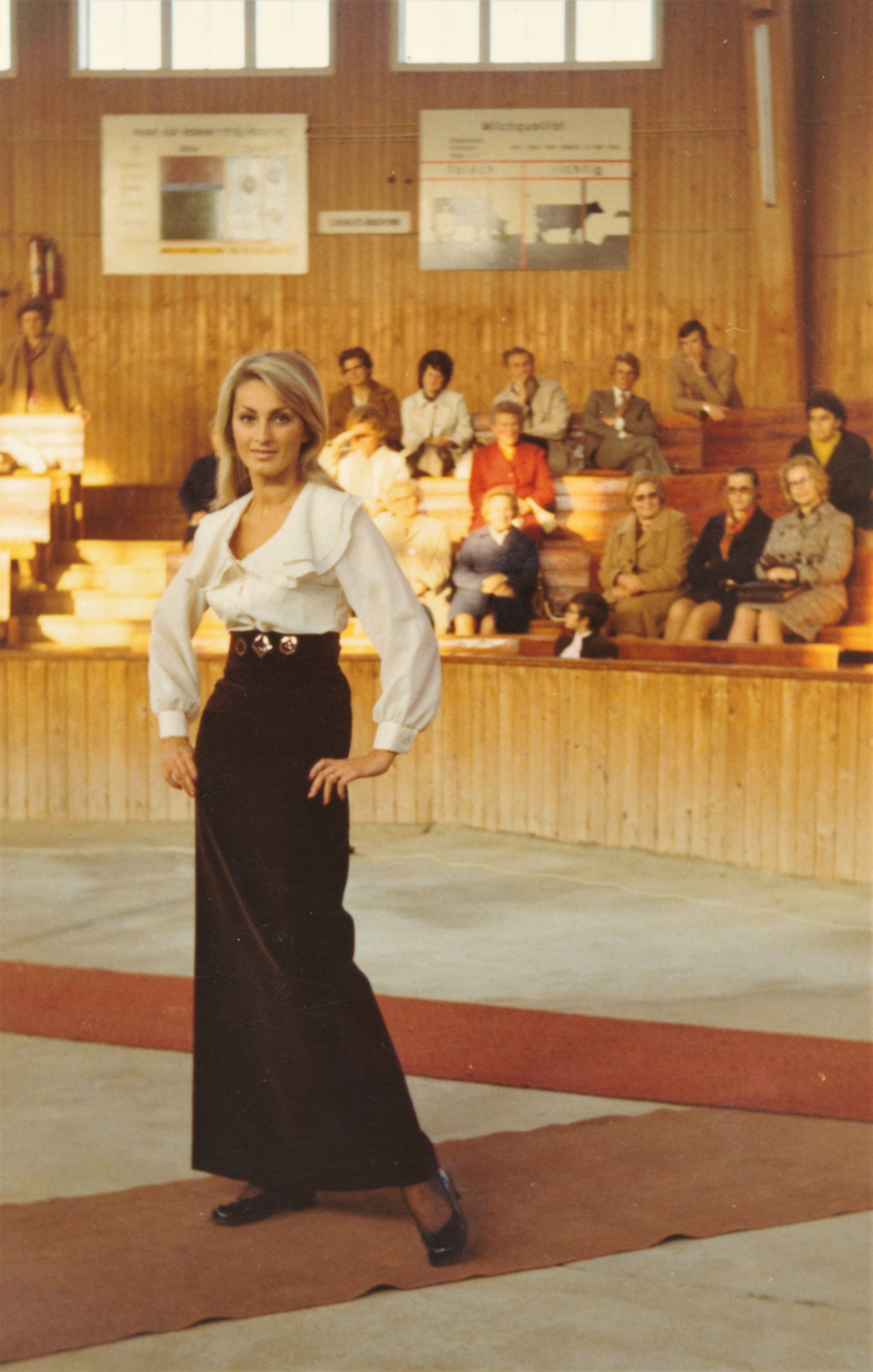 Inform Modenschau in der Rotunde