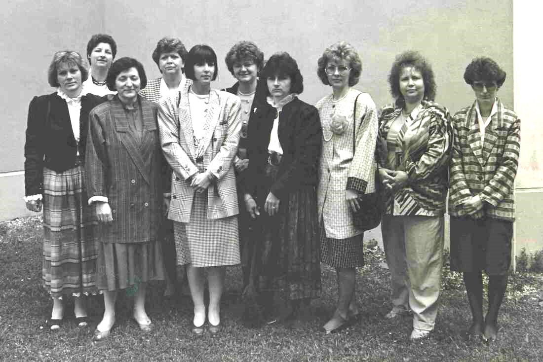 Röm. kath. Pfarre: Gruppe der Tischmütter anlässlich der Erstkommunion 1988