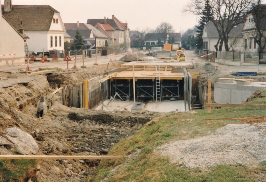 Überbauung und Neugestaltung im Verlauf des Wehoferbaches: Bereich Roseggergasse Richtung SO