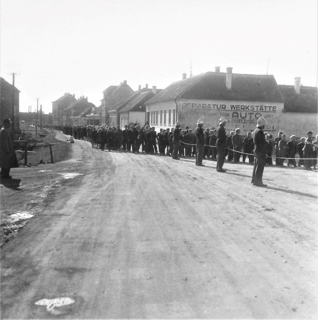 Sogenanntes "Rotes Kreuzes": Weihe (vor Wienerstraße 51)