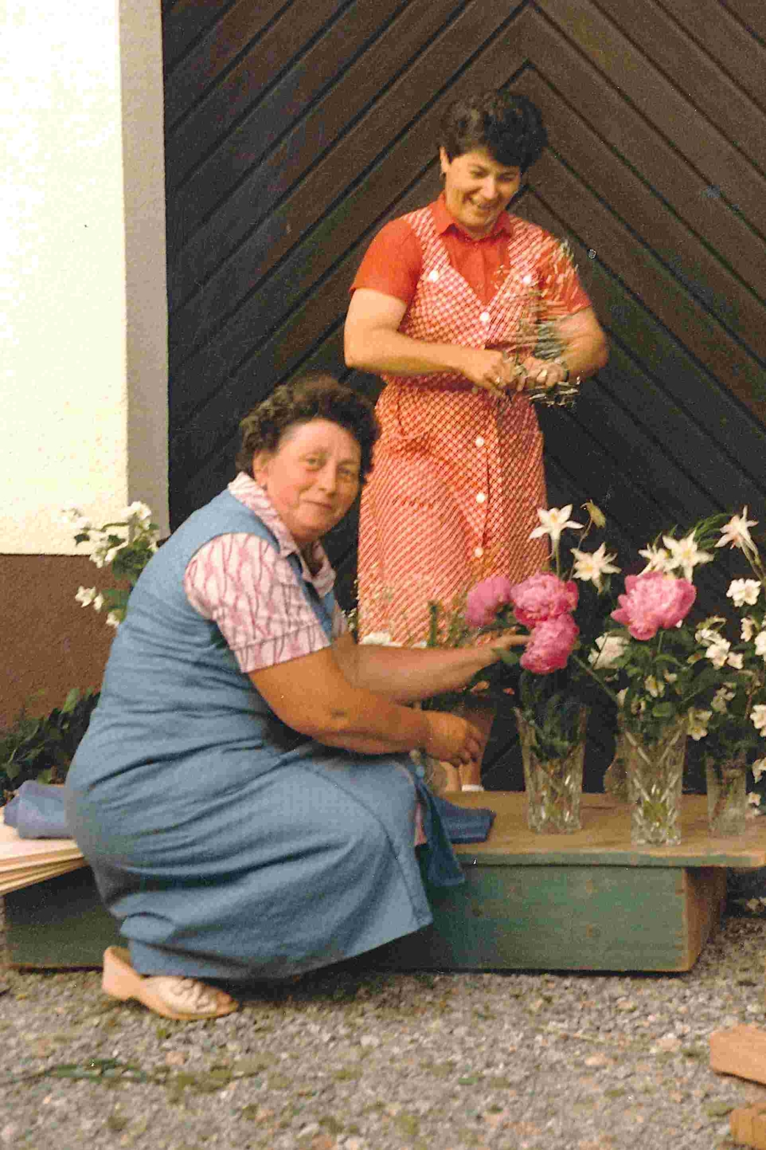 Vorbereitungen für die Fronleichnamsprozession vor dem Haus Arth (Steinamangererstraße 68) - Arth/Wagner