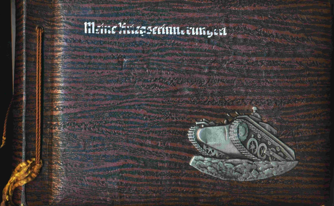 Vorderseite eines alten Fotoalbums aus dem II. Weltkrieg