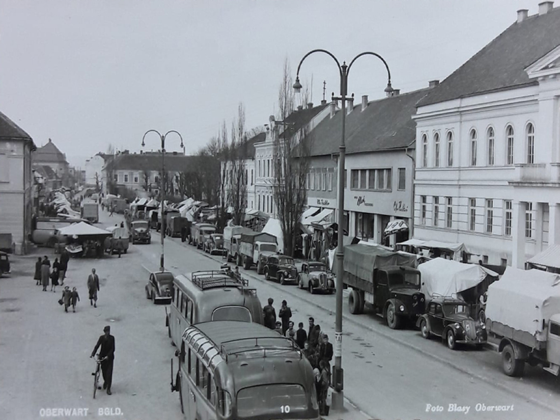 Oberwart Hauptplatz Wochenmarkt