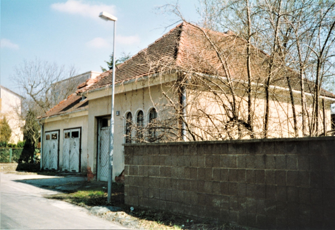 Prosektur- und Garagengebäude im Bereich des alten Krankenhauses in der Spitalgasse (Hyrtlgasse 11)