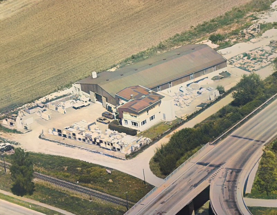 Blick auf das Betriebsgelände der Firma Stein Jandl (Alte Straße 21)