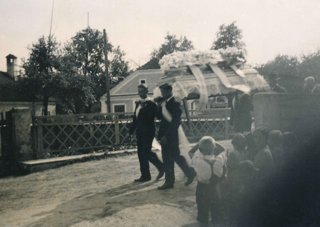 Begräbnis Johann Böcskör (*1922/+1941) im Bereich der "Eisenen Brücke" (Graf Erdödystraße/Pinkagasse)