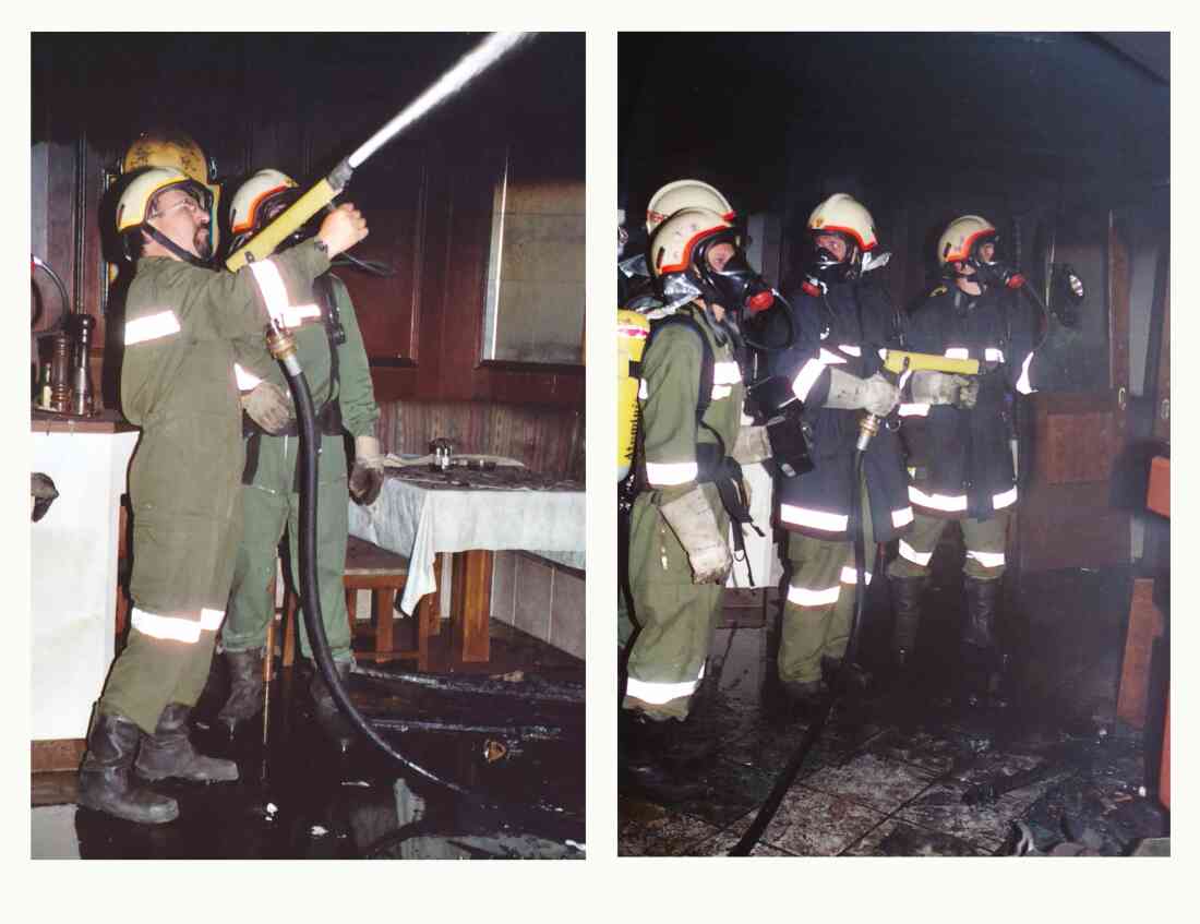 Feuerwehr: Brandbekämpfung in der Pizzeria Don Pablo (Lehargasse 6-8) - Imre/Rath