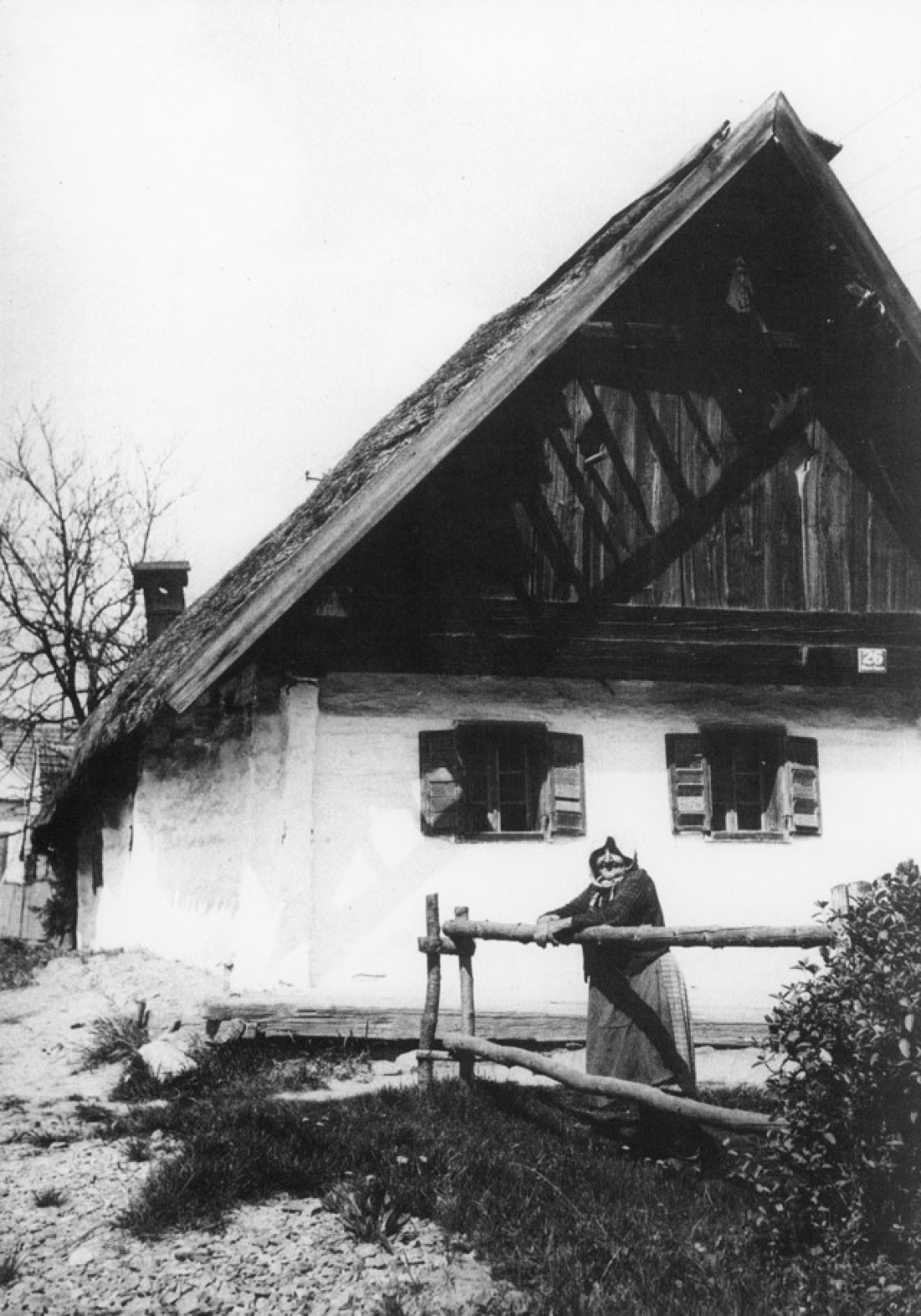 Altes Bauernhaus (Pinkagasse 26) mit Julie-Neni, der Bewohnerin