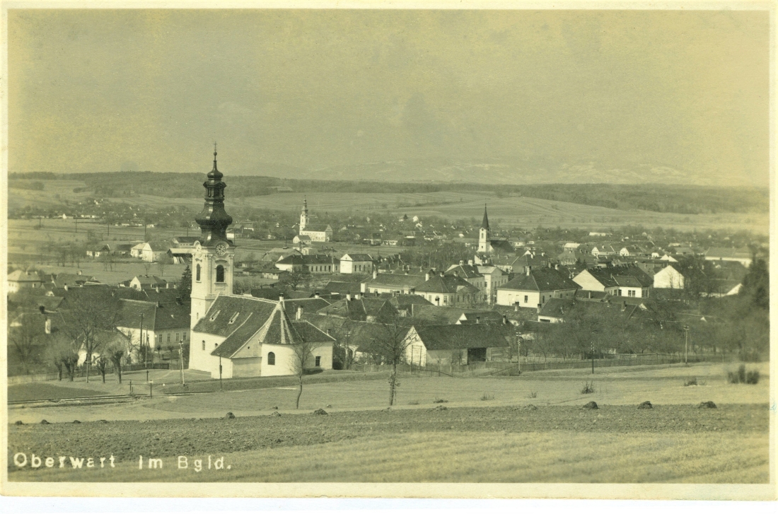 Ansichtskarte: Blick gegen Westen über die Synagoge und die drei Kirchen