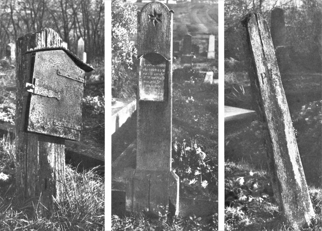 Reformierter Friedhof: das jeweilige Grabholz auf drei verschiedenen Gräbern