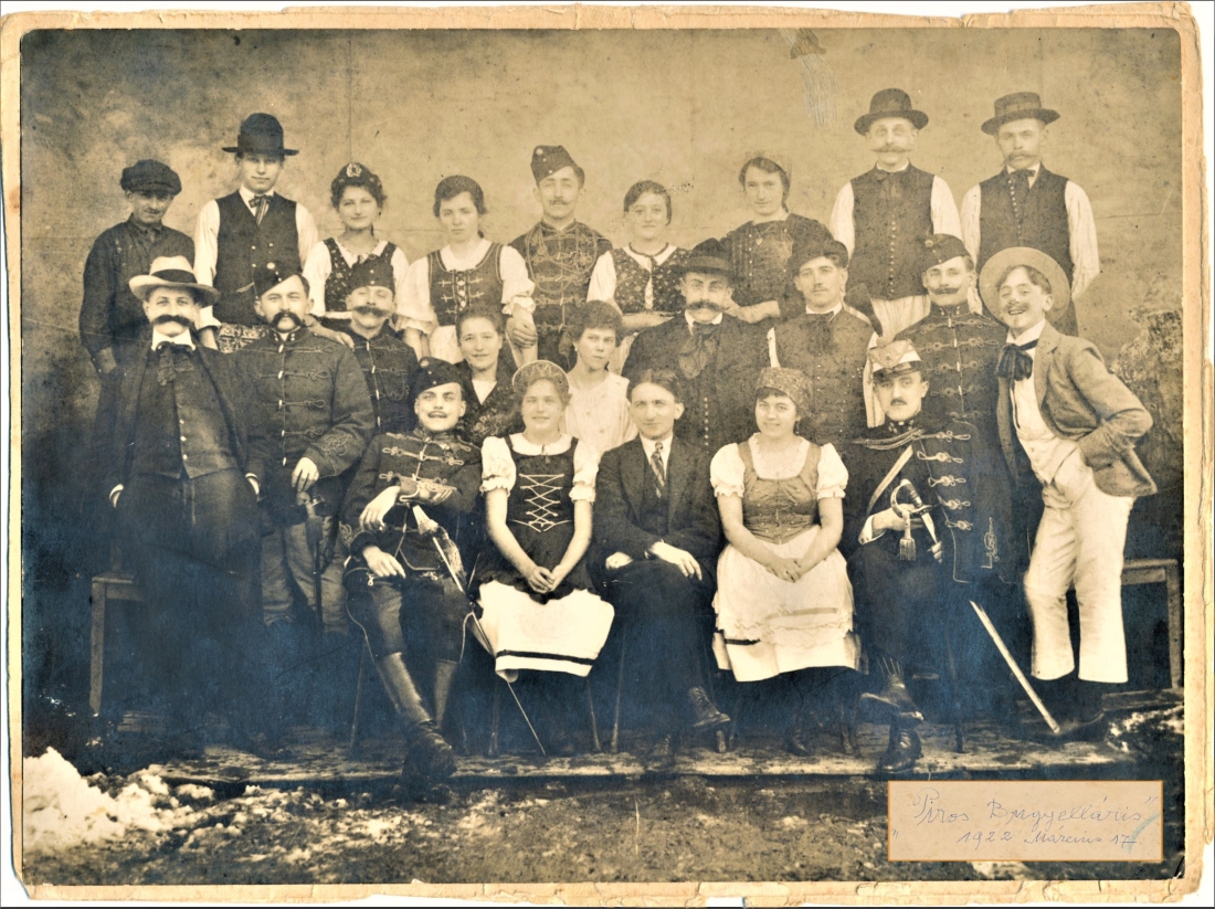 Theateraufführung: wahrscheinlich einer gemischtkonfessionellen Gruppe am 17. März 1922: "A Piros Bugyelláris"