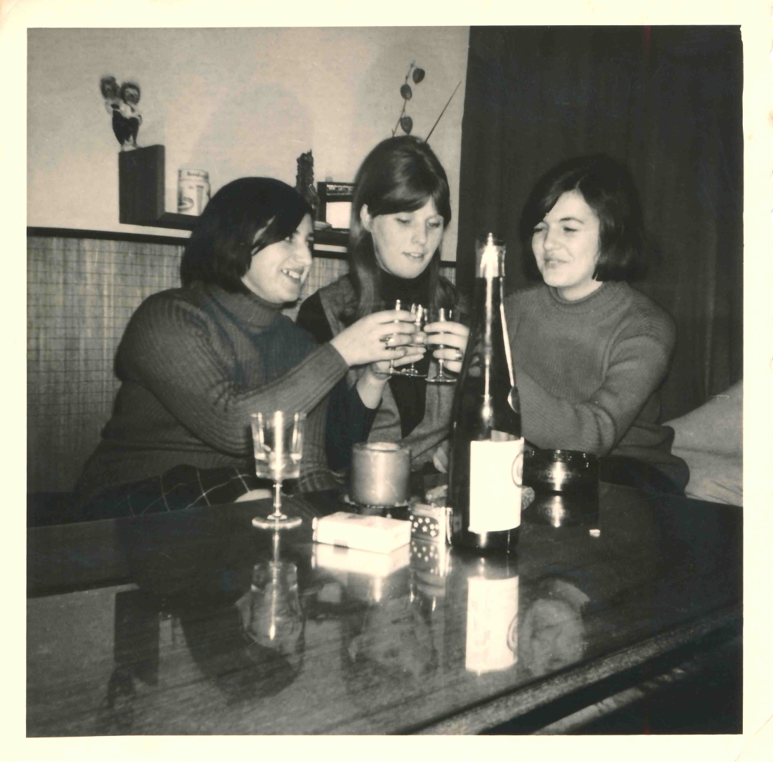 Damenrunde: links Julianna Baliko, in der Mitte Edith Hollendonner, rechts Ella Seper