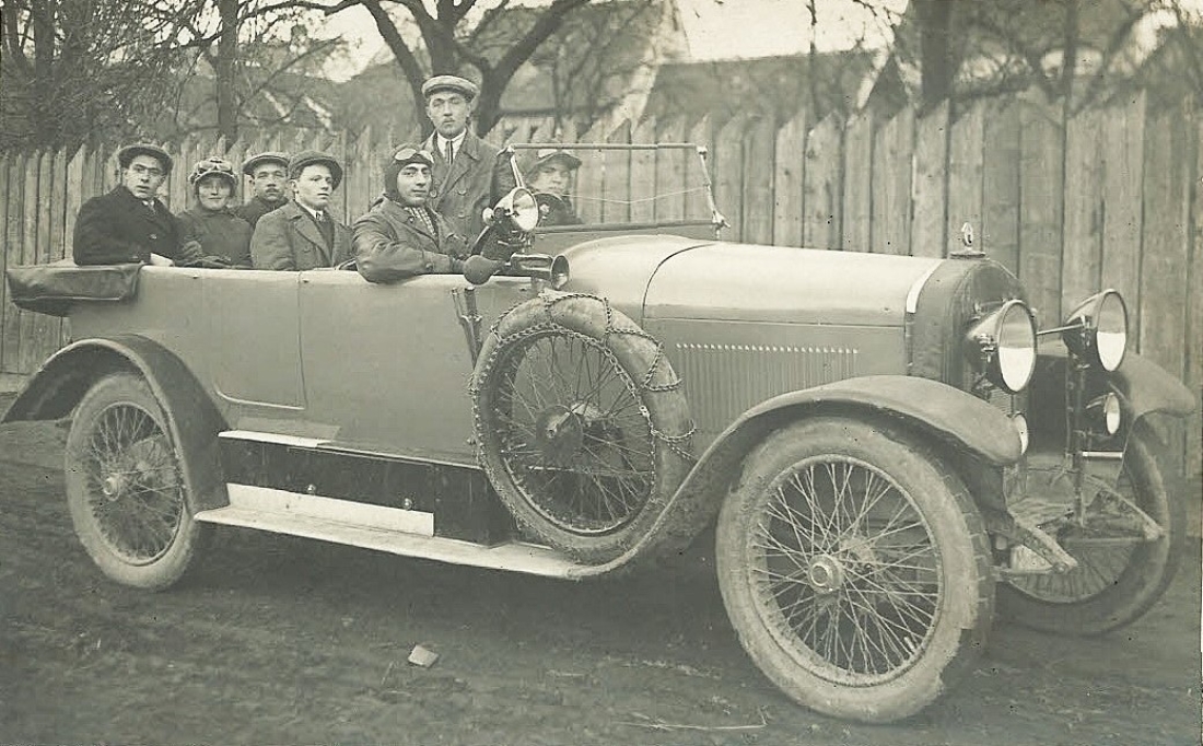 Johann Ruzsa am Steuer eines der wenigen Autos zu dieser Zeit - Huszar/Gaal/Drobits/Sterniczky/Szabo