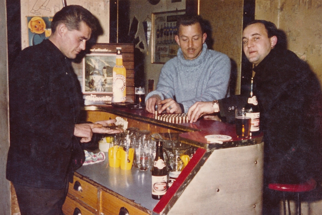 Beim "Sani" (Rummel - Eisgartl) an der Schank / Wagner-Sitar