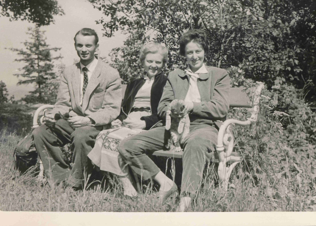 Kleines Familienfoto: Hans Kortba, Wilma Oswald und Anna Kotrba