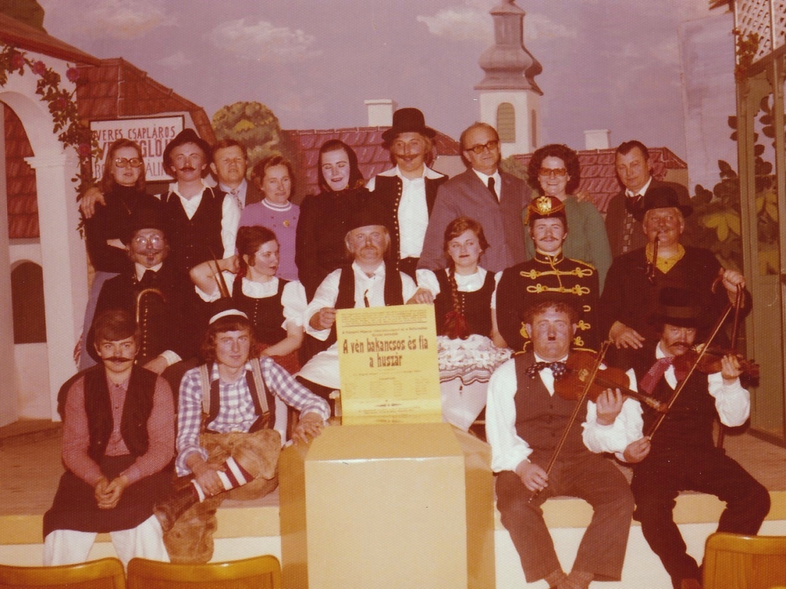 Reformierter Leseverein: Theaterstück  "A vén bakancsos és fia a huszár"1975
