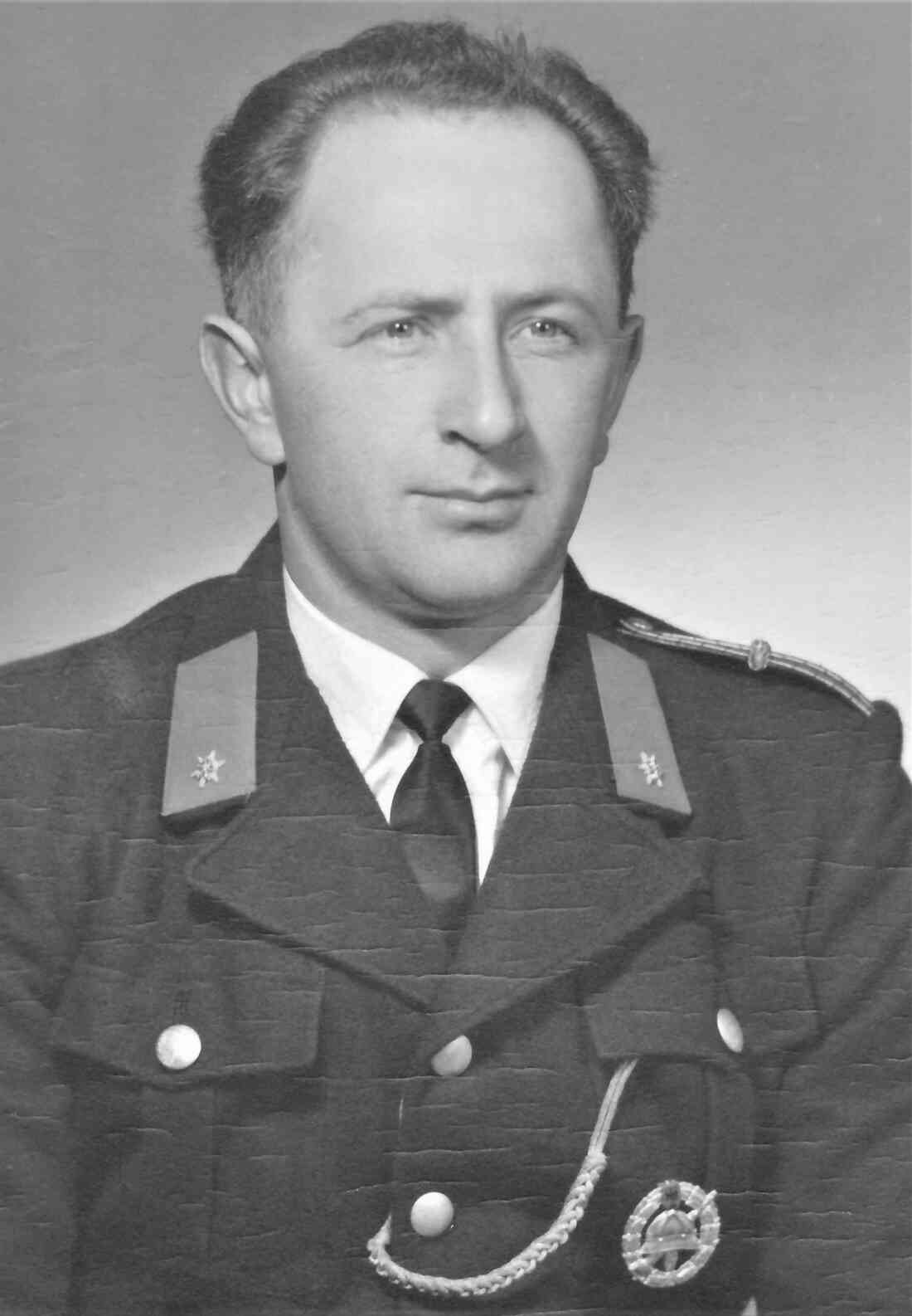 Alexander Osvald (*1927/+2016) als Feuerwehrmann - Portrait