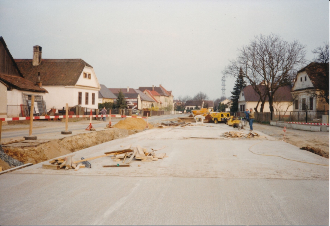 Überbauung und Neugestaltung im Verlauf des Wehoferbaches: Bereich Roseggergasse Richtung SO