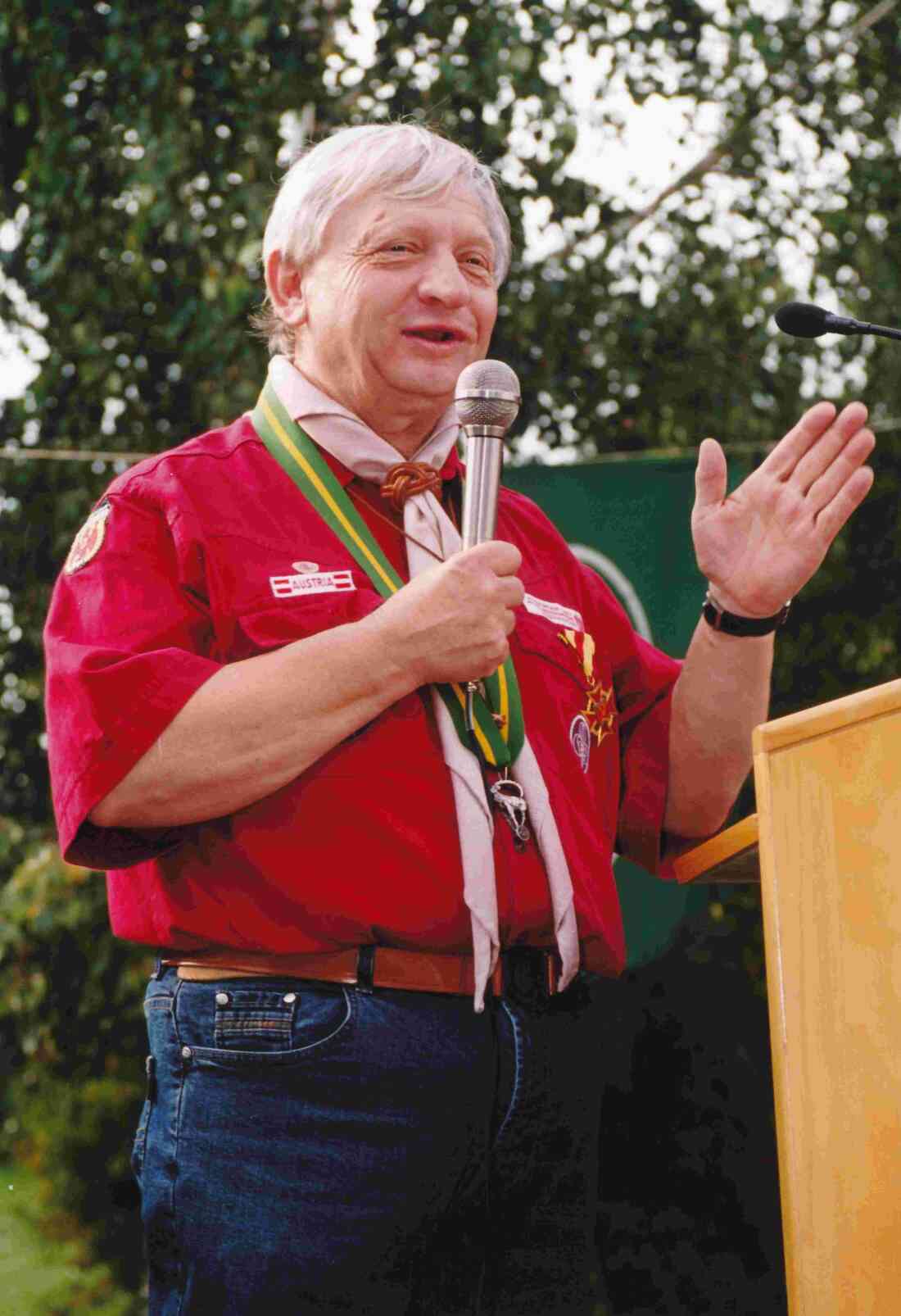 Pfadfinder: Wilhelm Samer anlässlich der Feier zum 50-jährigen Bestehen der Pfadfindergruppe Oberwart am 7. Oktober 2001