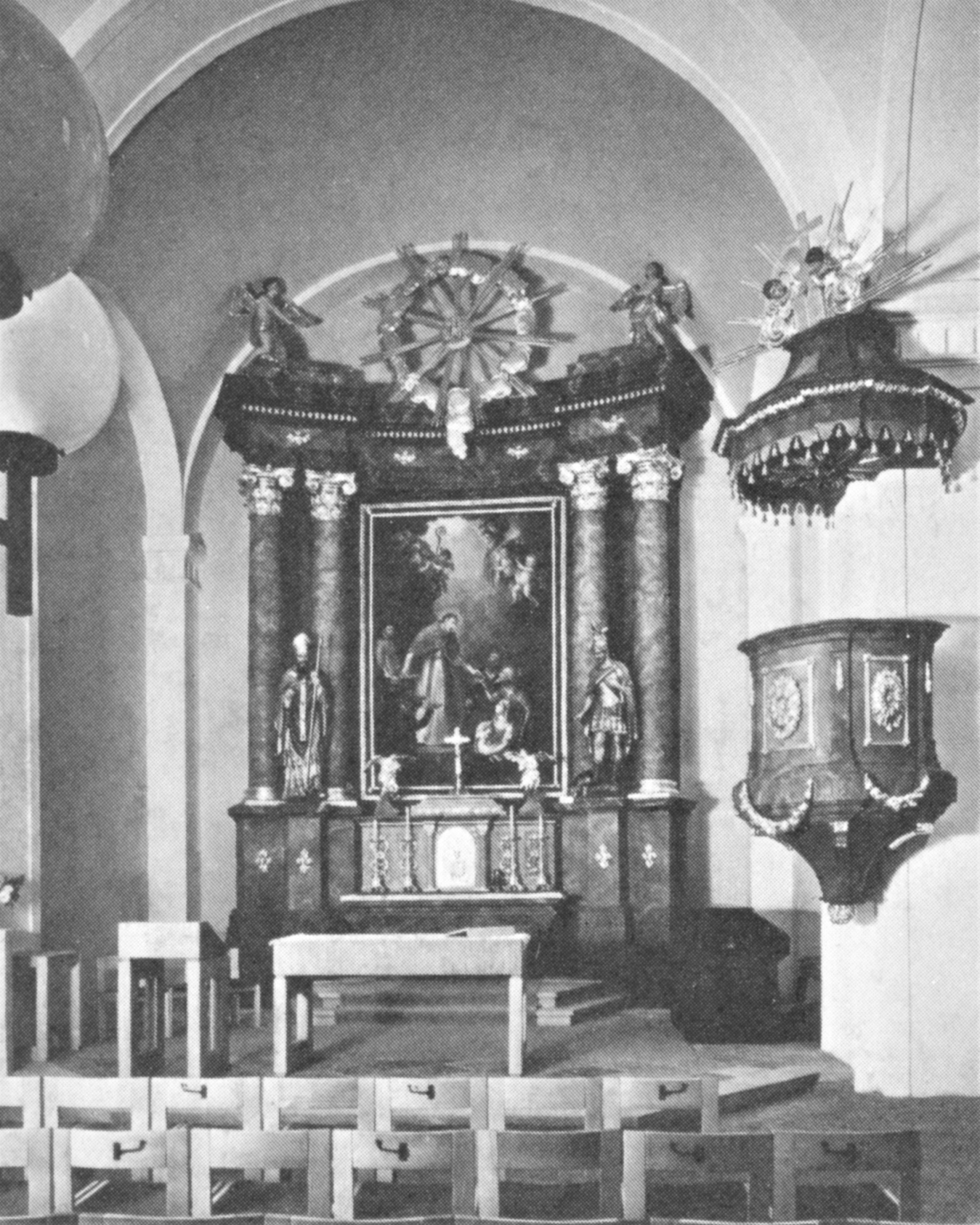 St. Martin: Innenraum der röm. kath. Kirche