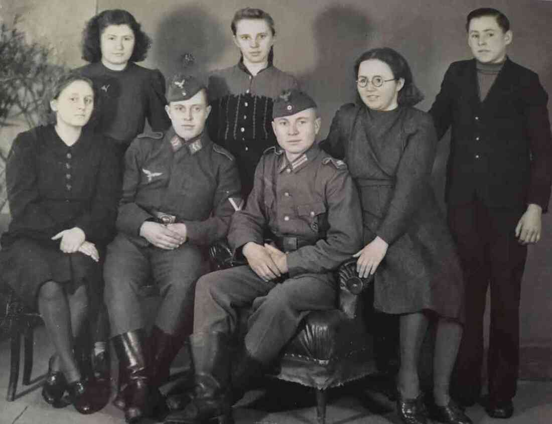 Fam. Gyaki: Cousin/en Treffen - Erinnerung 1943