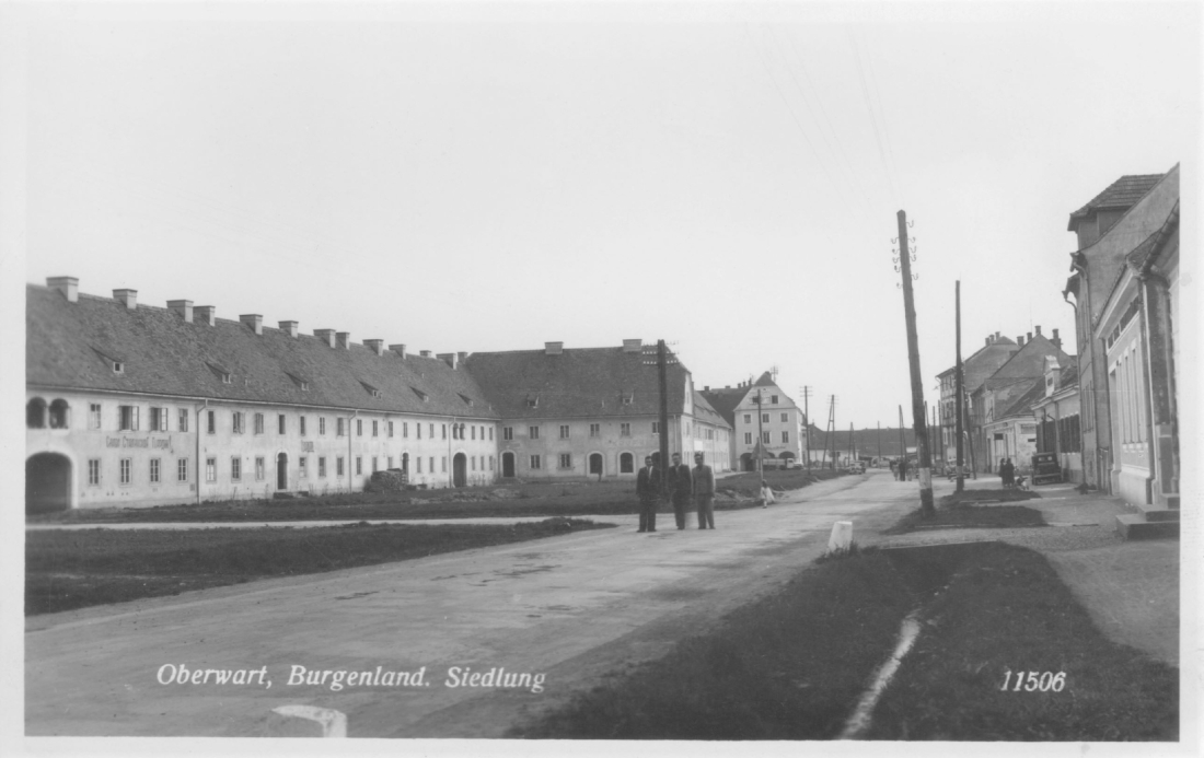 Wienerstraße mit Südtirolersiedlung: Blick gegen die Stadtmitte