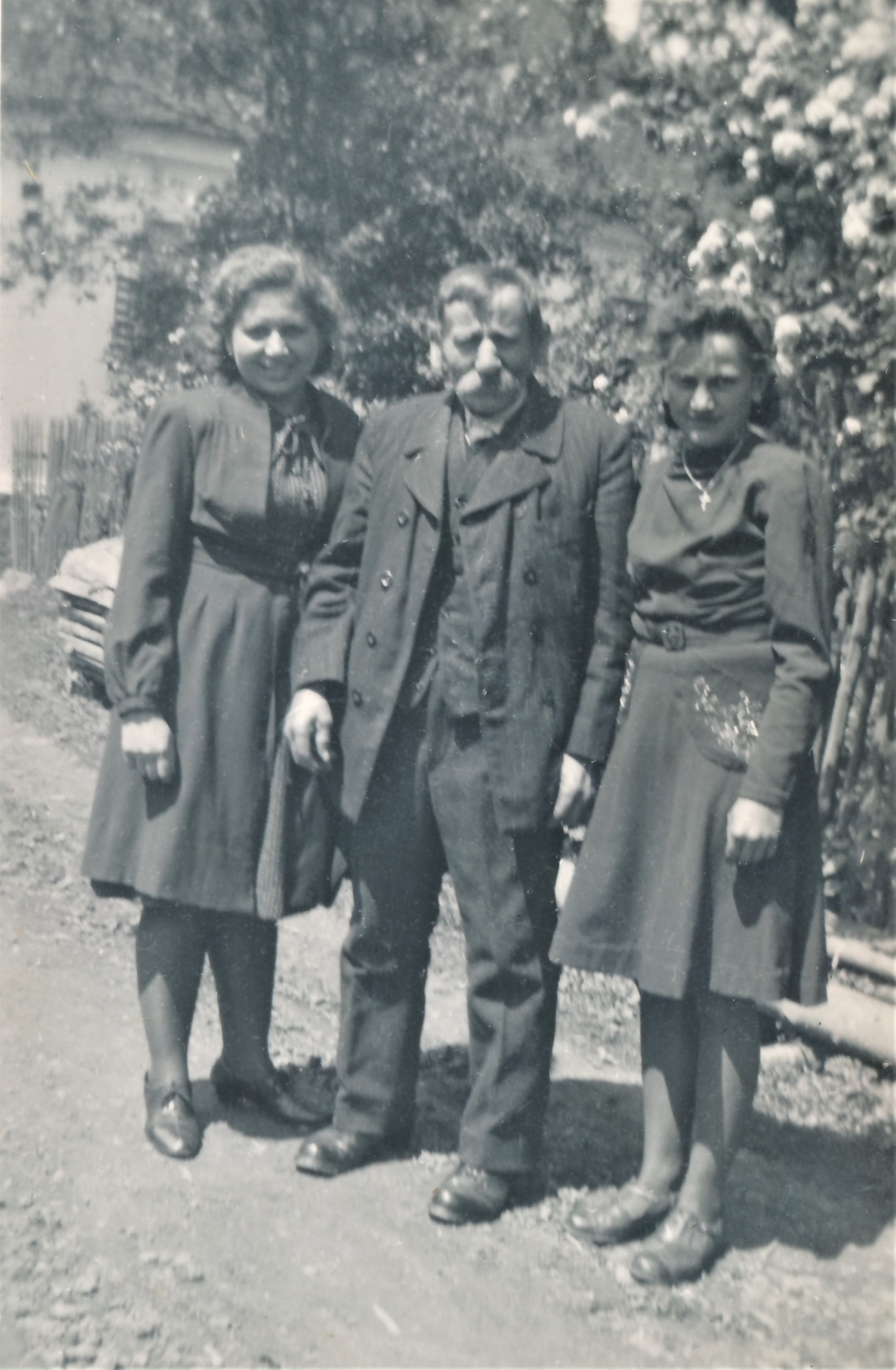 St. Martin: Maria Kern (ver. Schuch, *1921), Josef Mirtl (*1860/+1953)und Gisela Garber (verh. Bernhard, *1927)