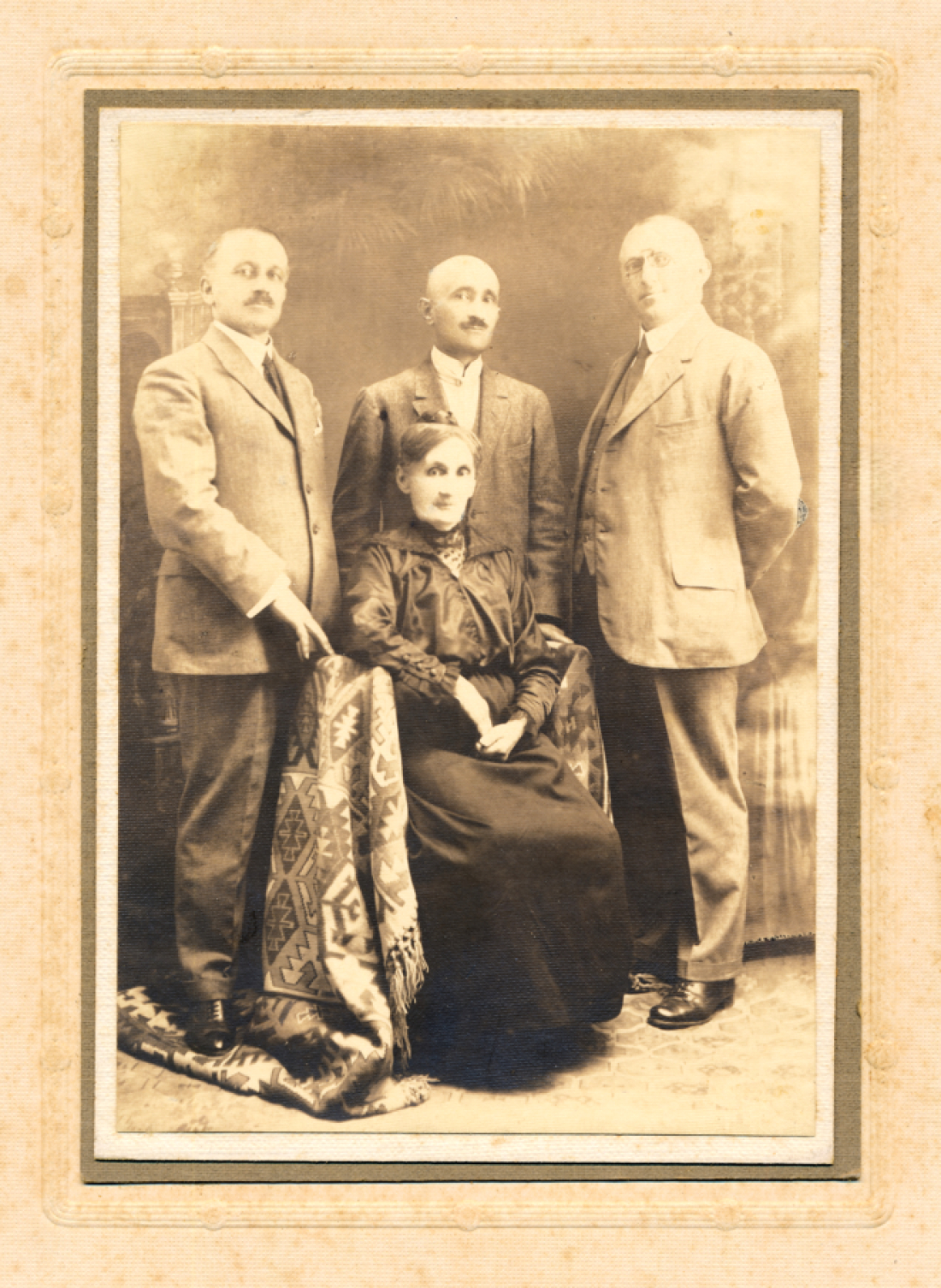 Gruppenbild mit Bela/Adalbert Böröcz - röm. kath. Lehrer in Oberwart von 1913 bis 1925 (*1874/+1948)