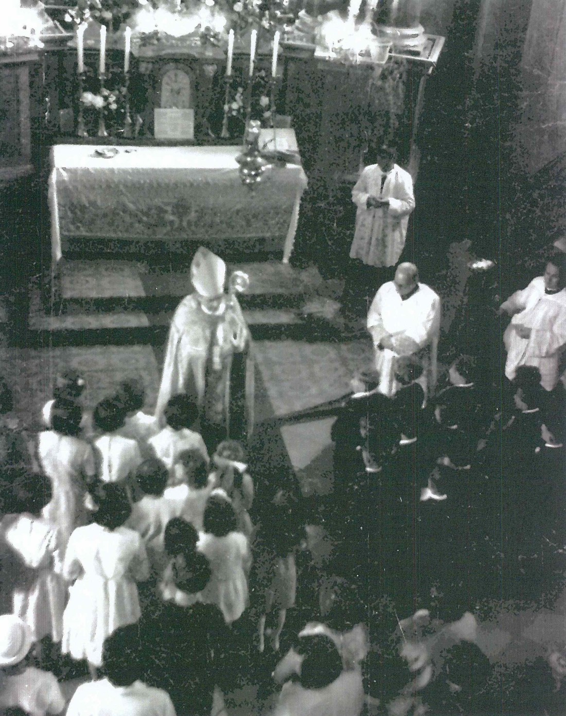 St. Martin: Bischof Dr. Stephan Lazslo anlässlich der Firmungsmesse 1965 in der röm. kath. Pfarrkirche