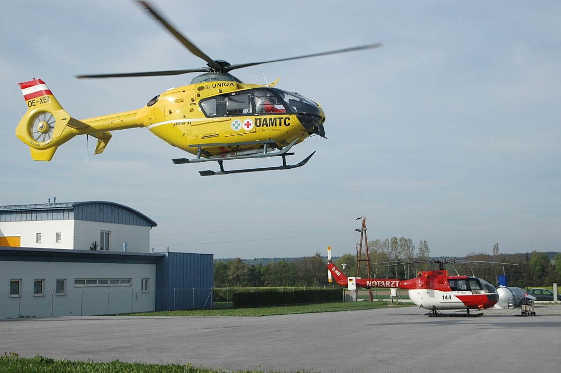 Notarzthubschrauber ARA 4 und Christophorus 7 - "Stützpunkt" am Gelände des Fleckviehzuchtverbands (Industriestraße 10)